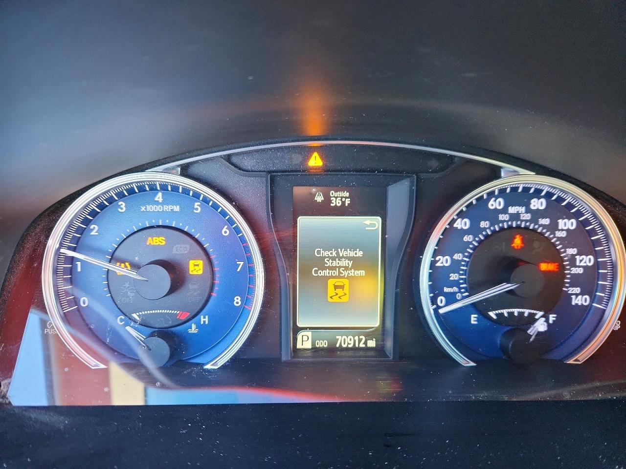 2017 TOYOTA CAMRY LE photo 9