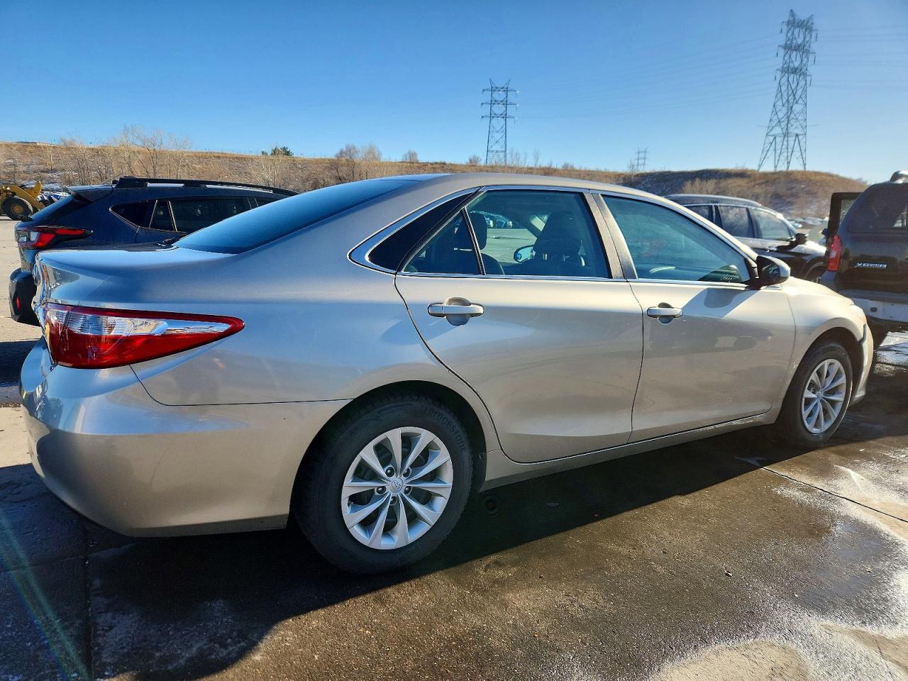 2017 TOYOTA CAMRY LE photo 3