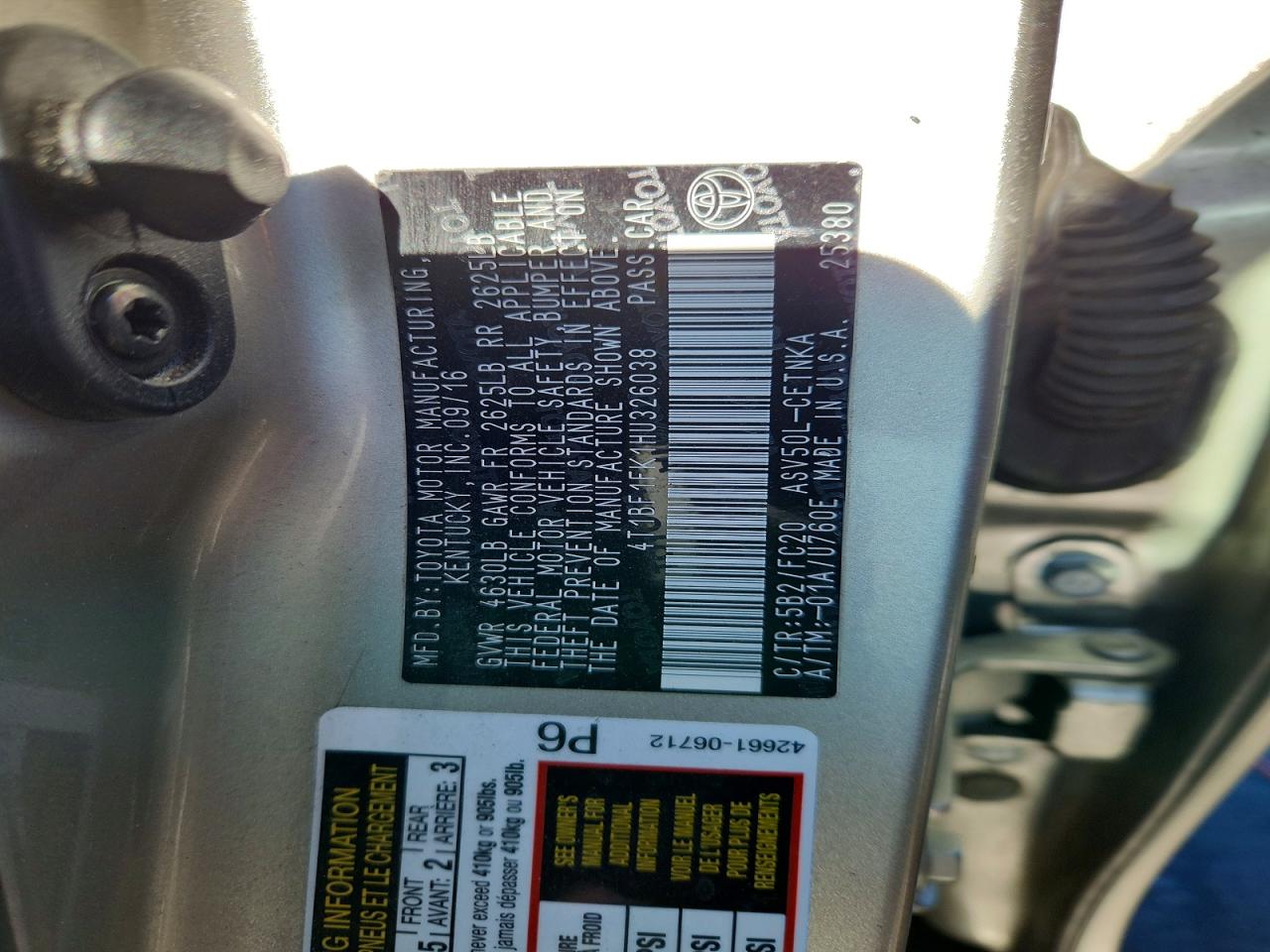 2017 TOYOTA CAMRY LE photo 12