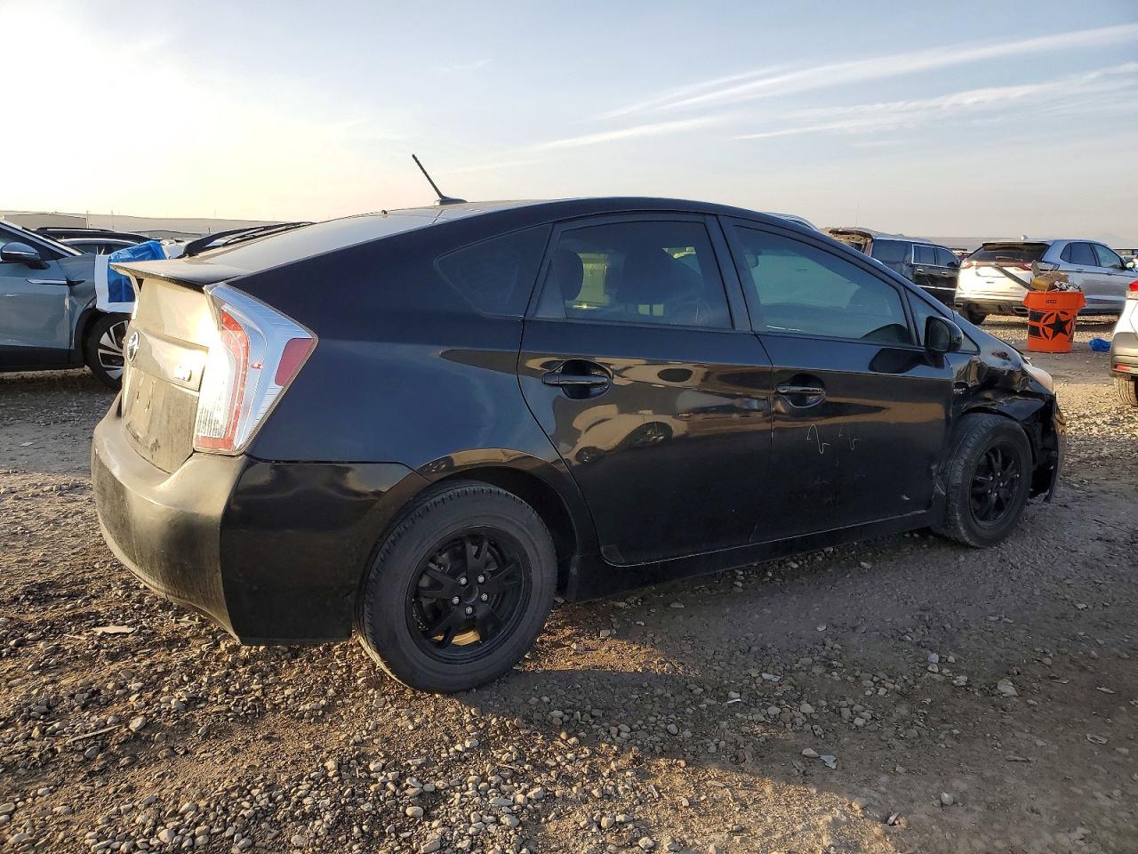 2014 TOYOTA PRIUS photo 3