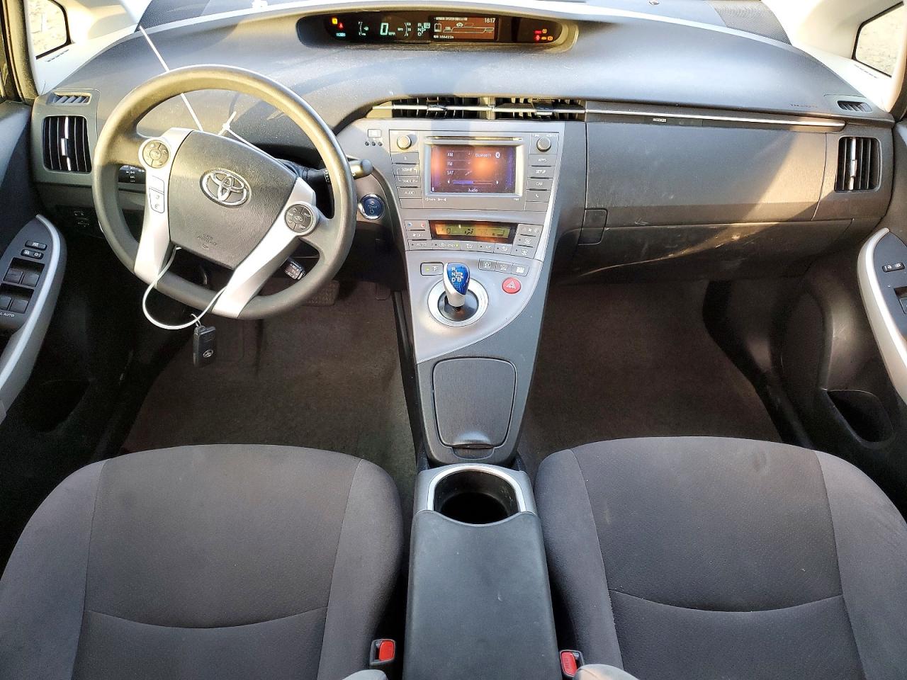 2014 TOYOTA PRIUS photo 8