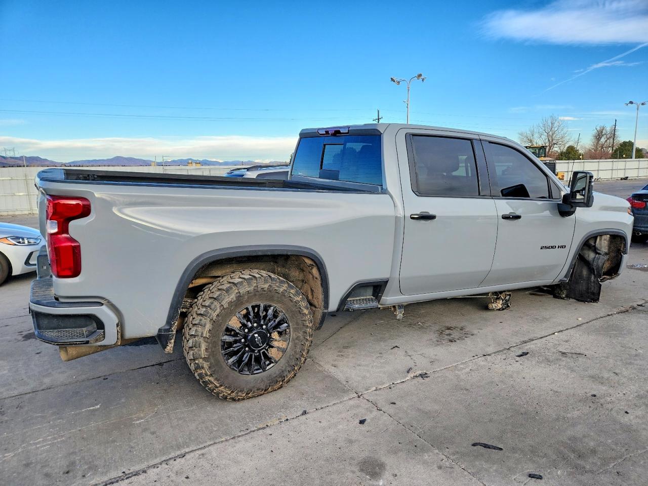 2024 CHEVROLET SILVERADO K2500 HEAVY DUTY LTZ photo 3