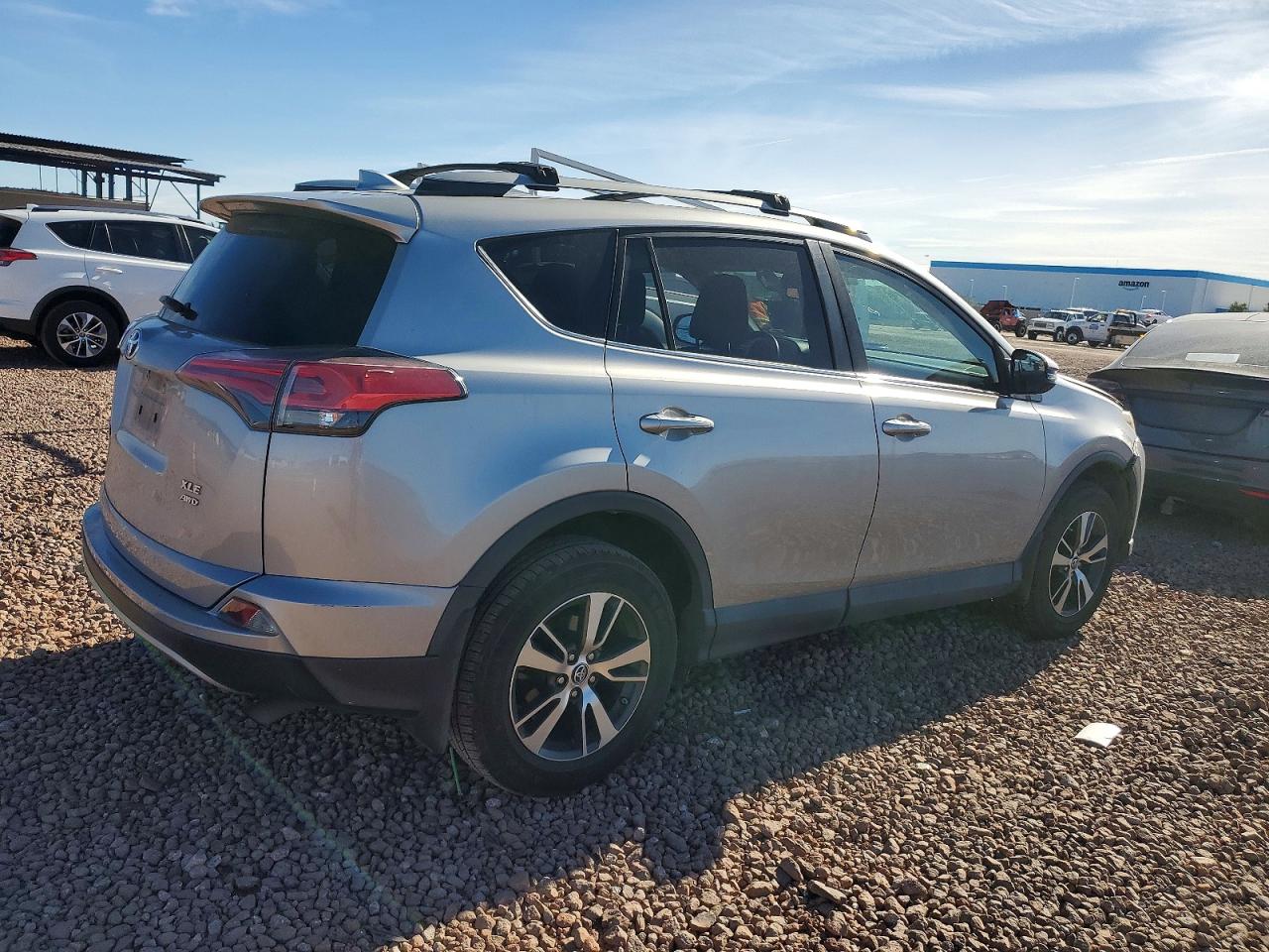 2017 TOYOTA RAV4 XLE photo 3