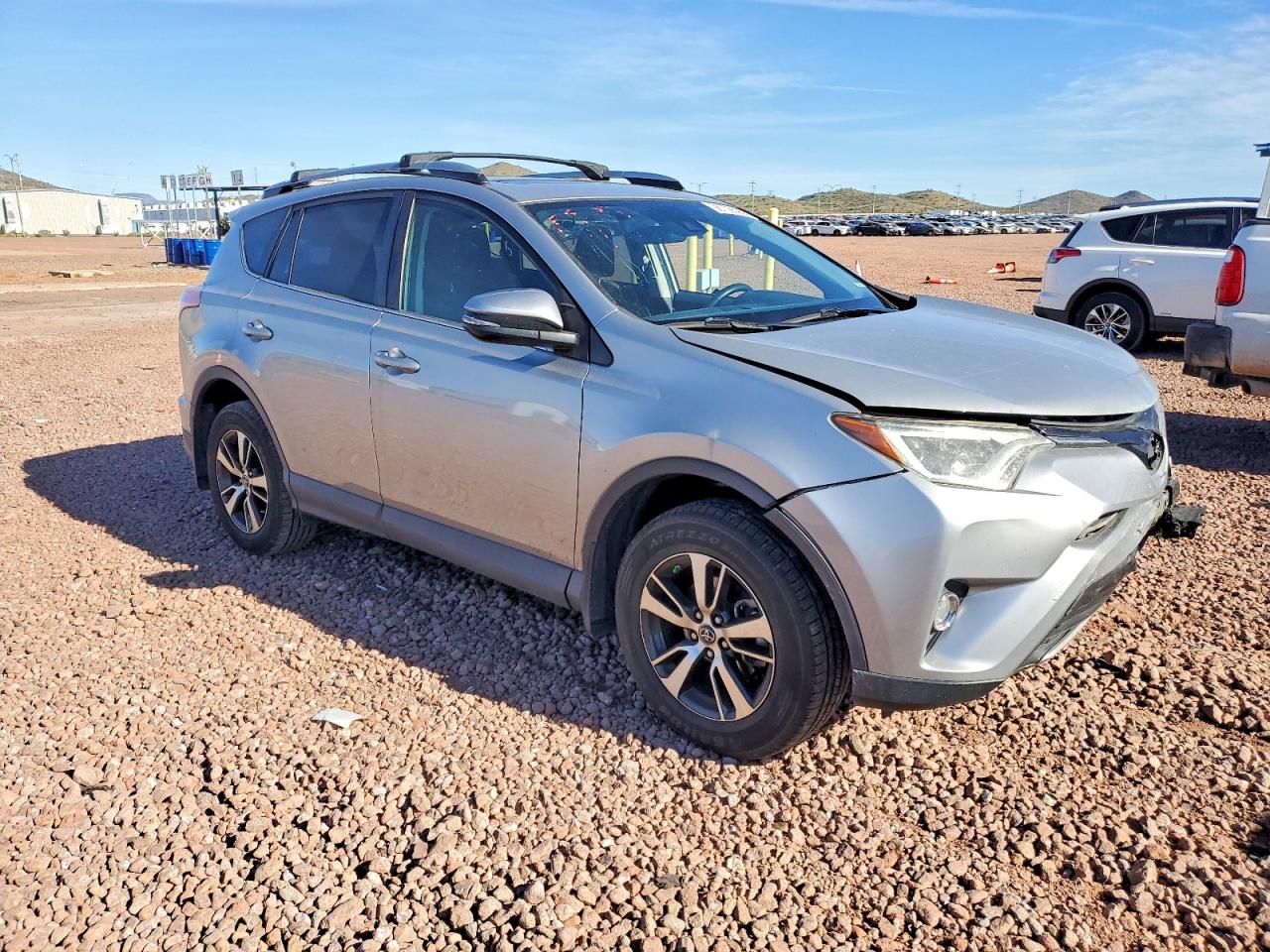 2017 TOYOTA RAV4 XLE photo 4