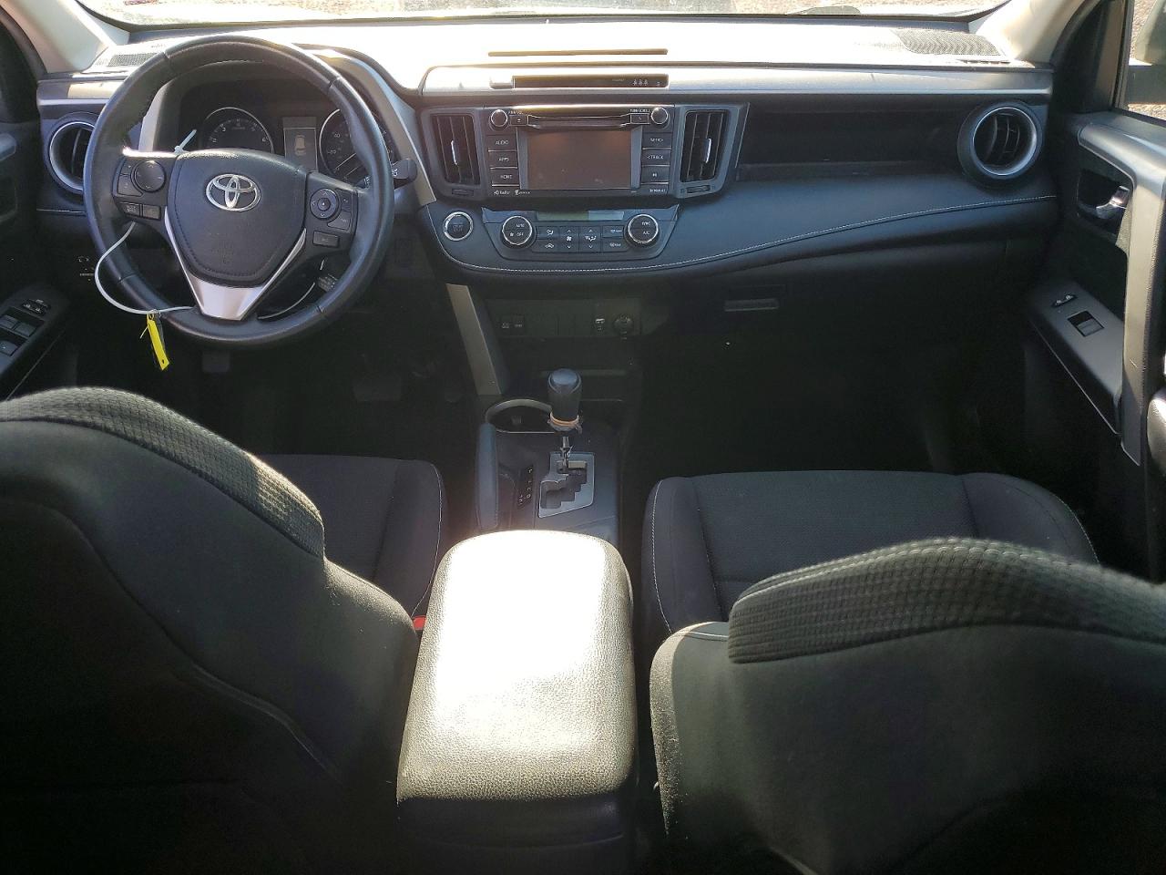 2017 TOYOTA RAV4 XLE photo 8