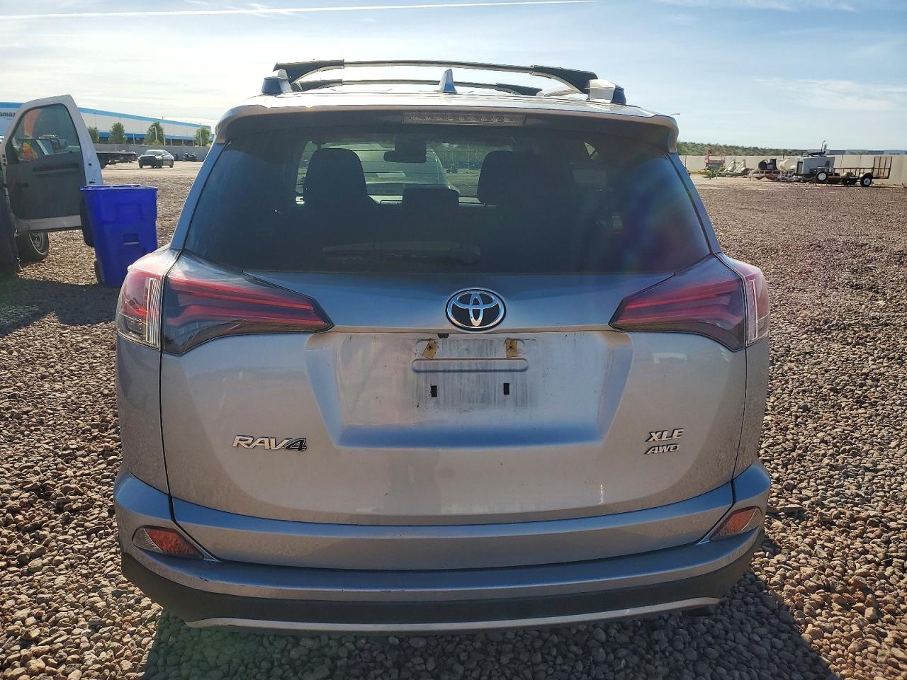 2017 TOYOTA RAV4 XLE photo 6