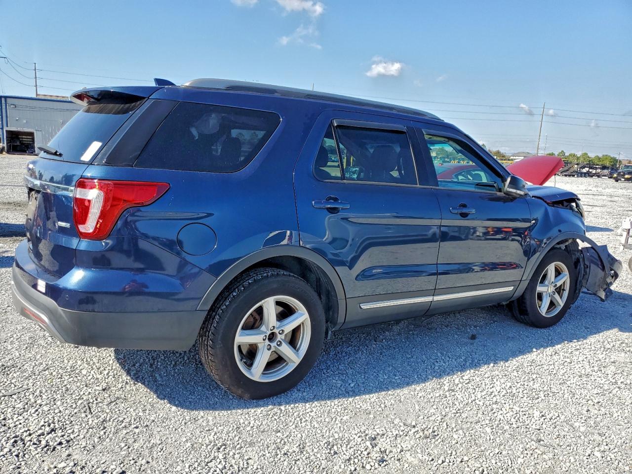 2016 FORD EXPLORER XLT photo 3
