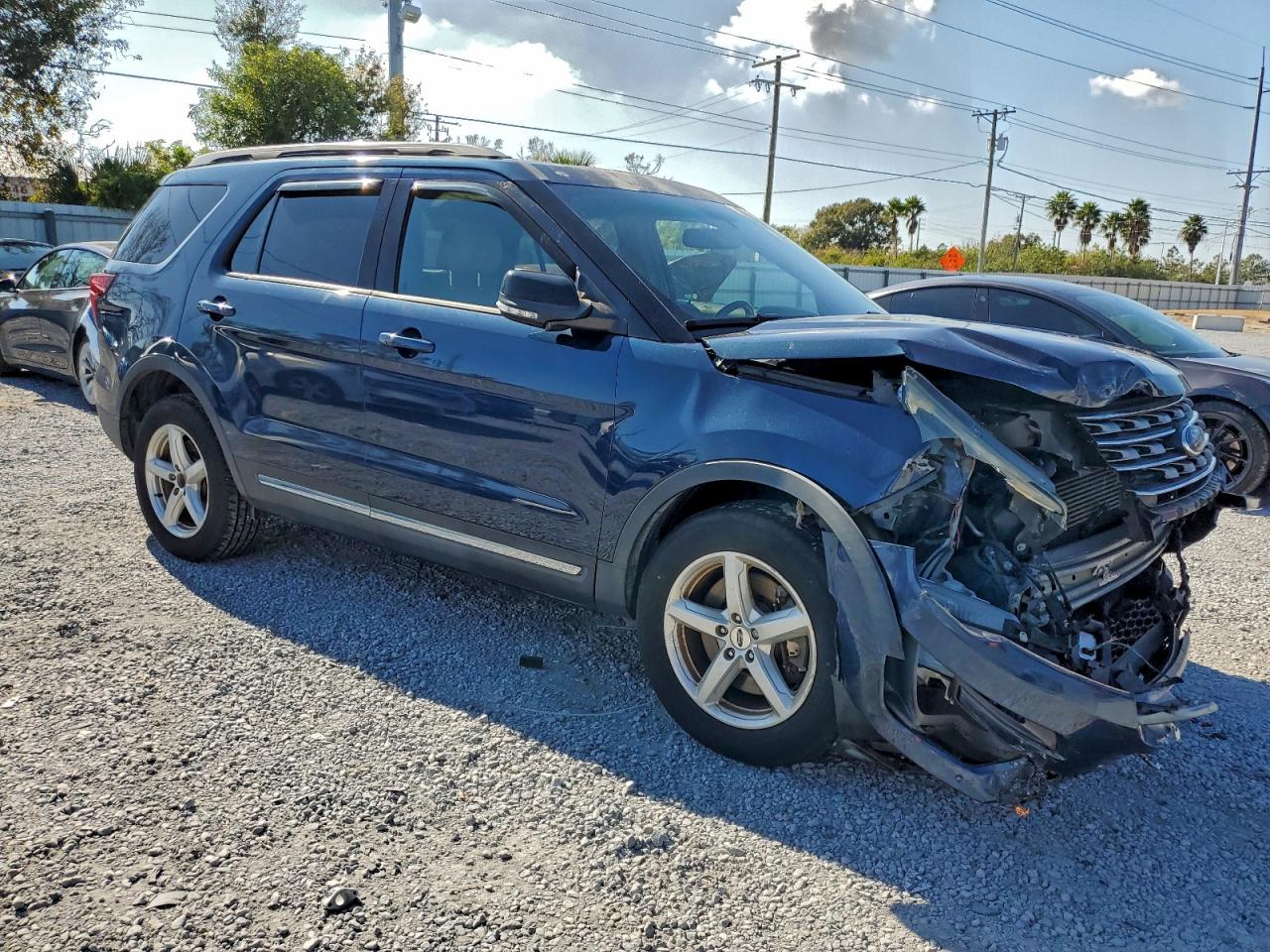 2016 FORD EXPLORER XLT photo 4
