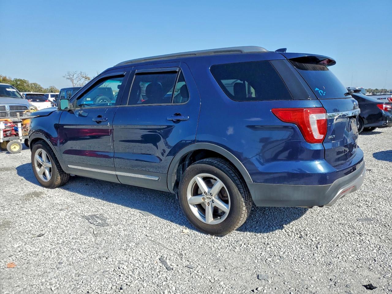 2016 FORD EXPLORER XLT photo 2