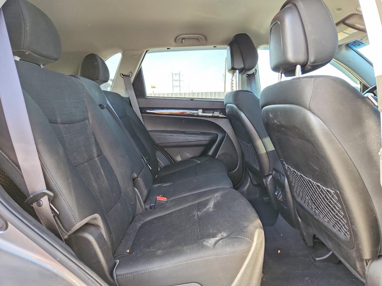 2015 KIA SORENTO LX photo 11