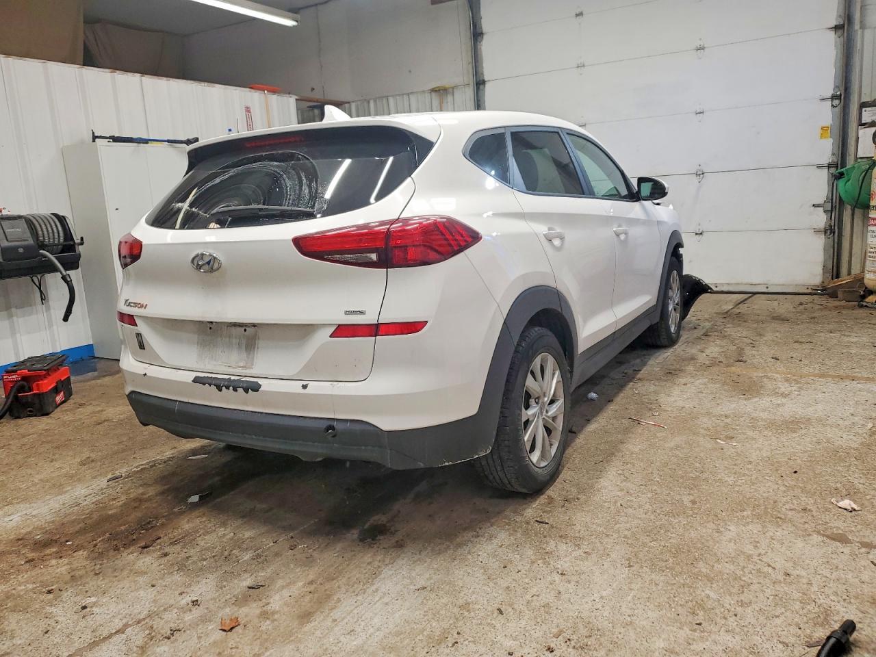2019 HYUNDAI TUCSON SE photo 3