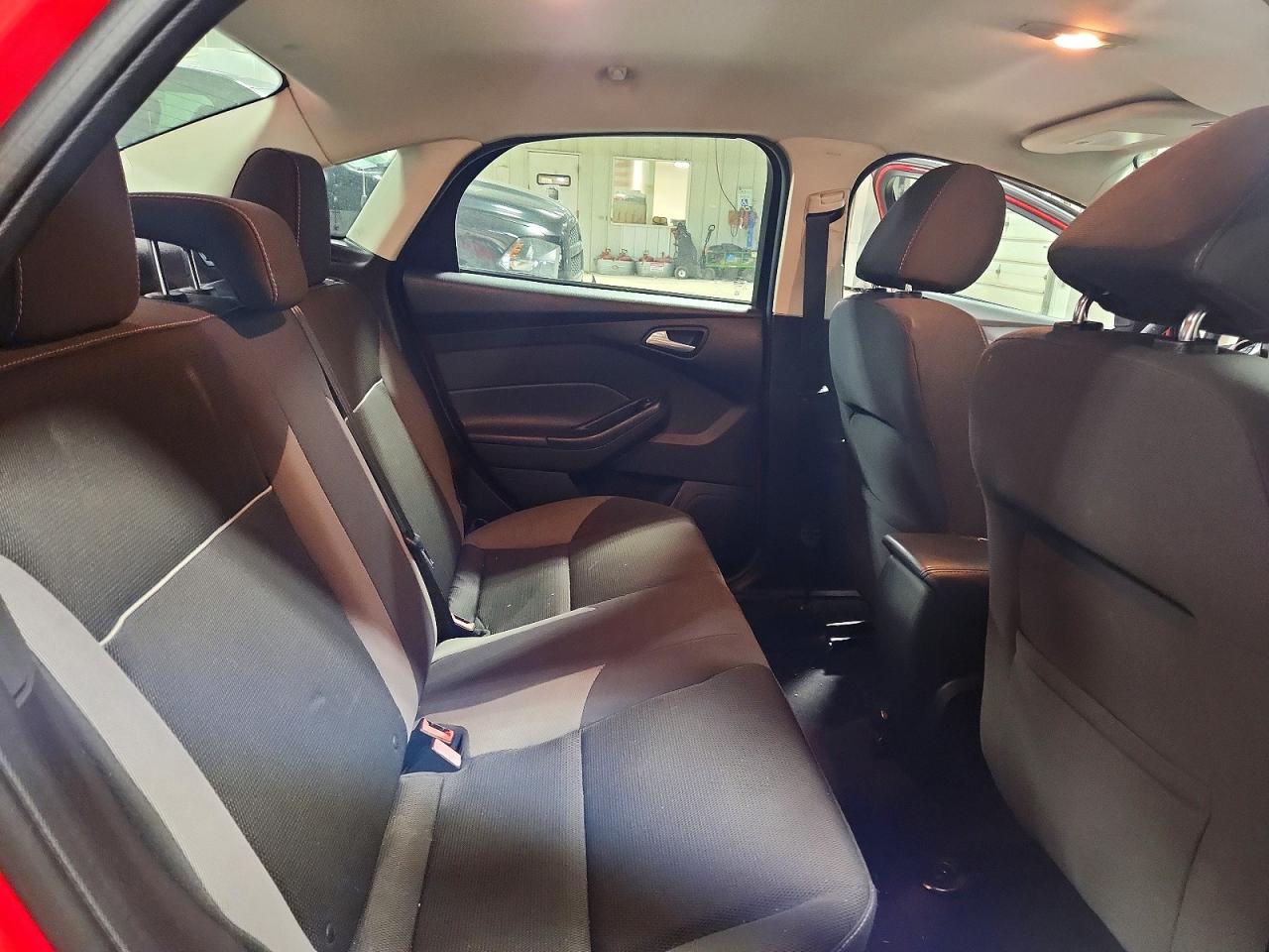 2014 FORD FOCUS SE photo 10