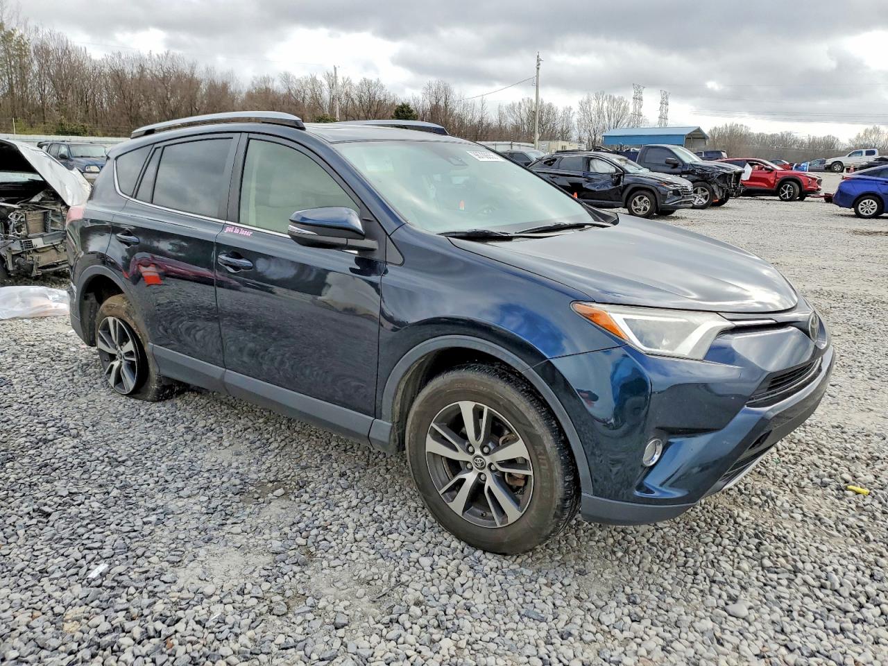 2017 TOYOTA RAV4 XLE photo 4