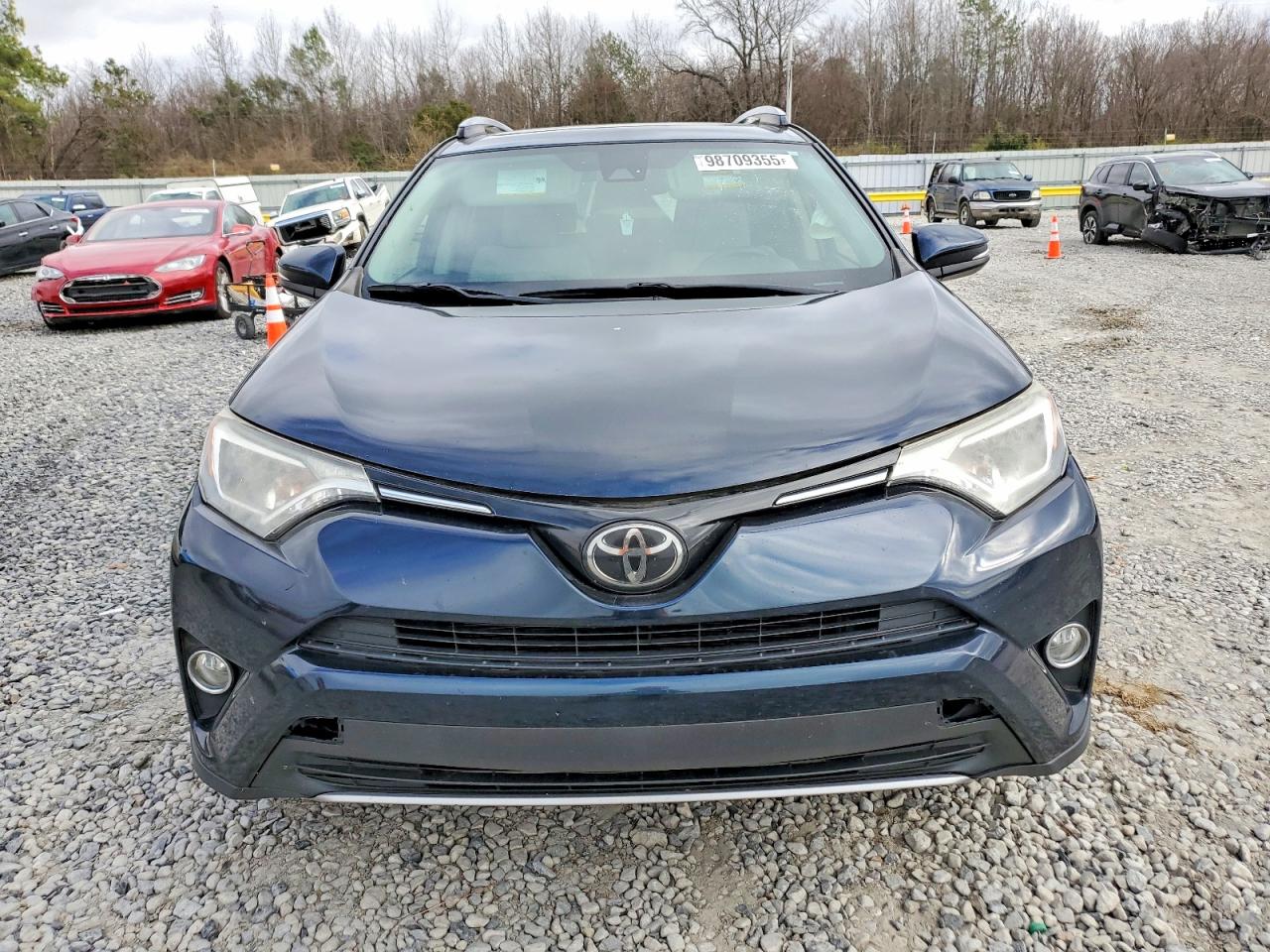 2017 TOYOTA RAV4 XLE photo 5
