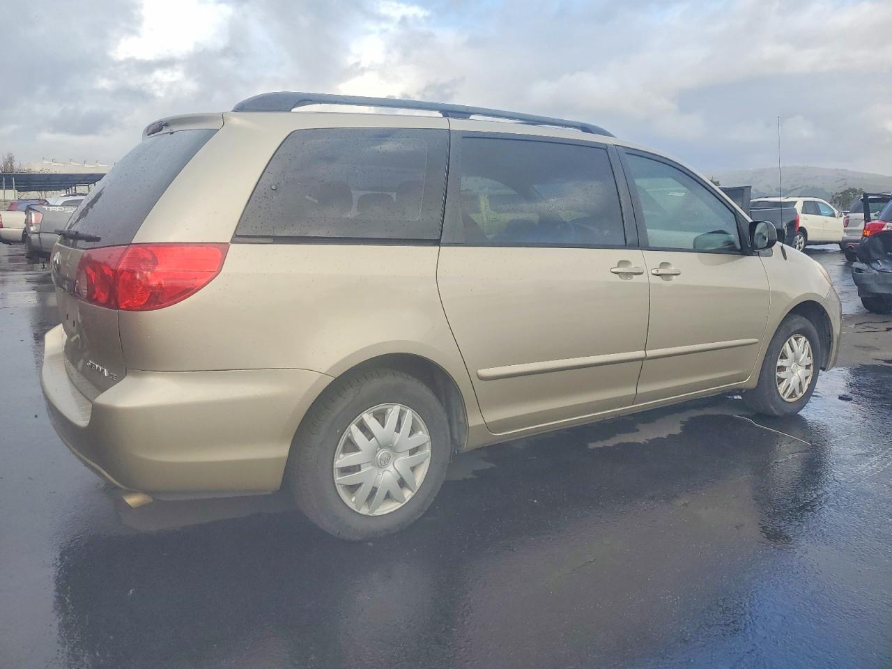 2006 TOYOTA SIENNA CE photo 3