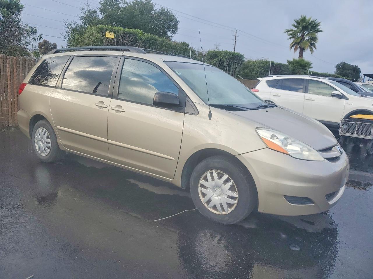 2006 TOYOTA SIENNA CE photo 4