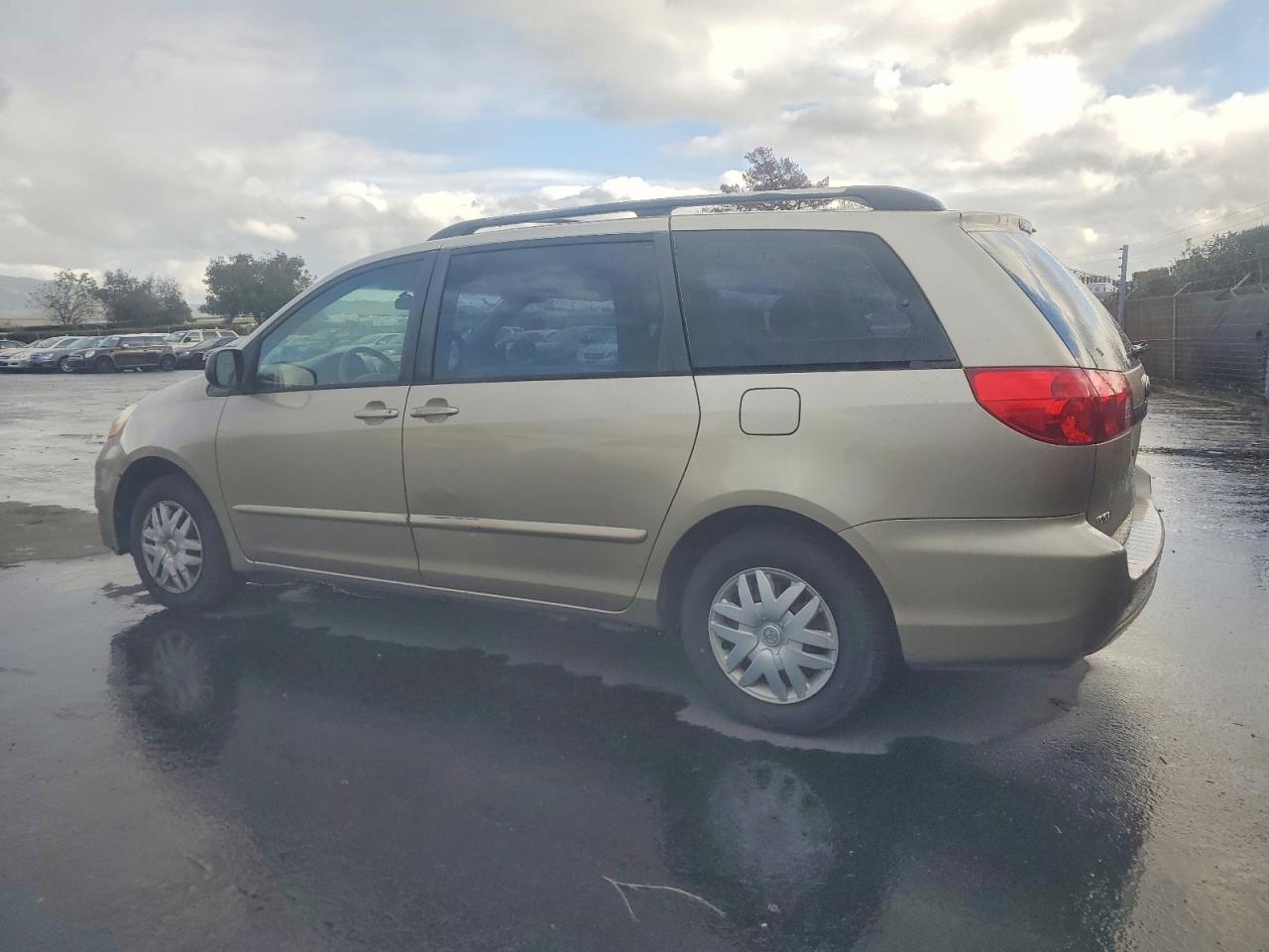 2006 TOYOTA SIENNA CE photo 2