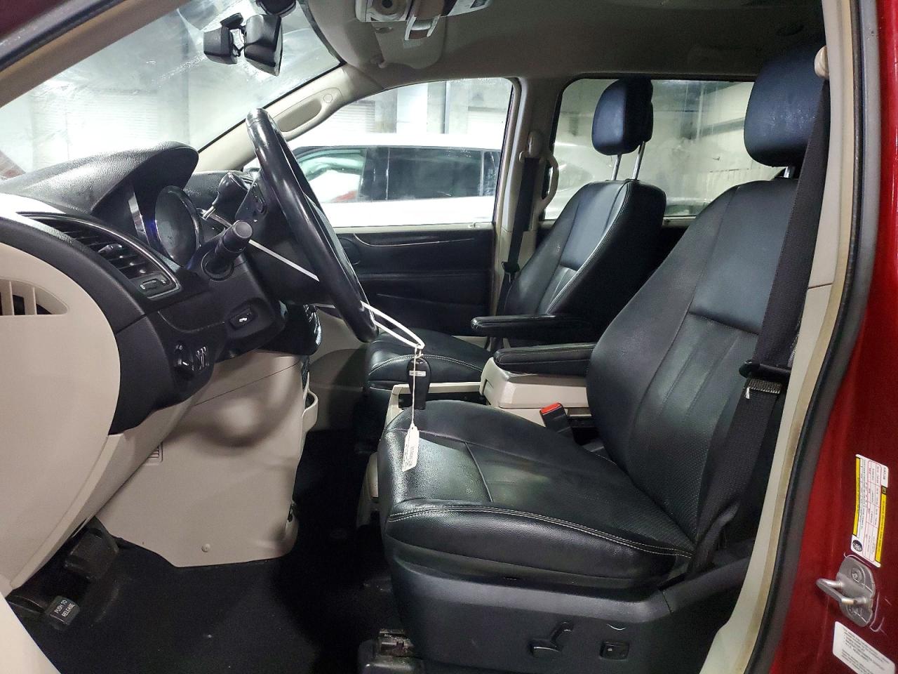 2011 CHRYSLER TOWN & COUNTRY TOURING L photo 7
