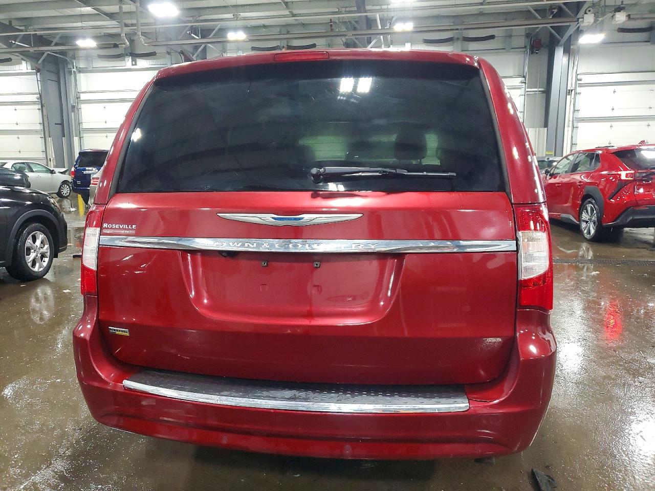 2011 CHRYSLER TOWN & COUNTRY TOURING L photo 6