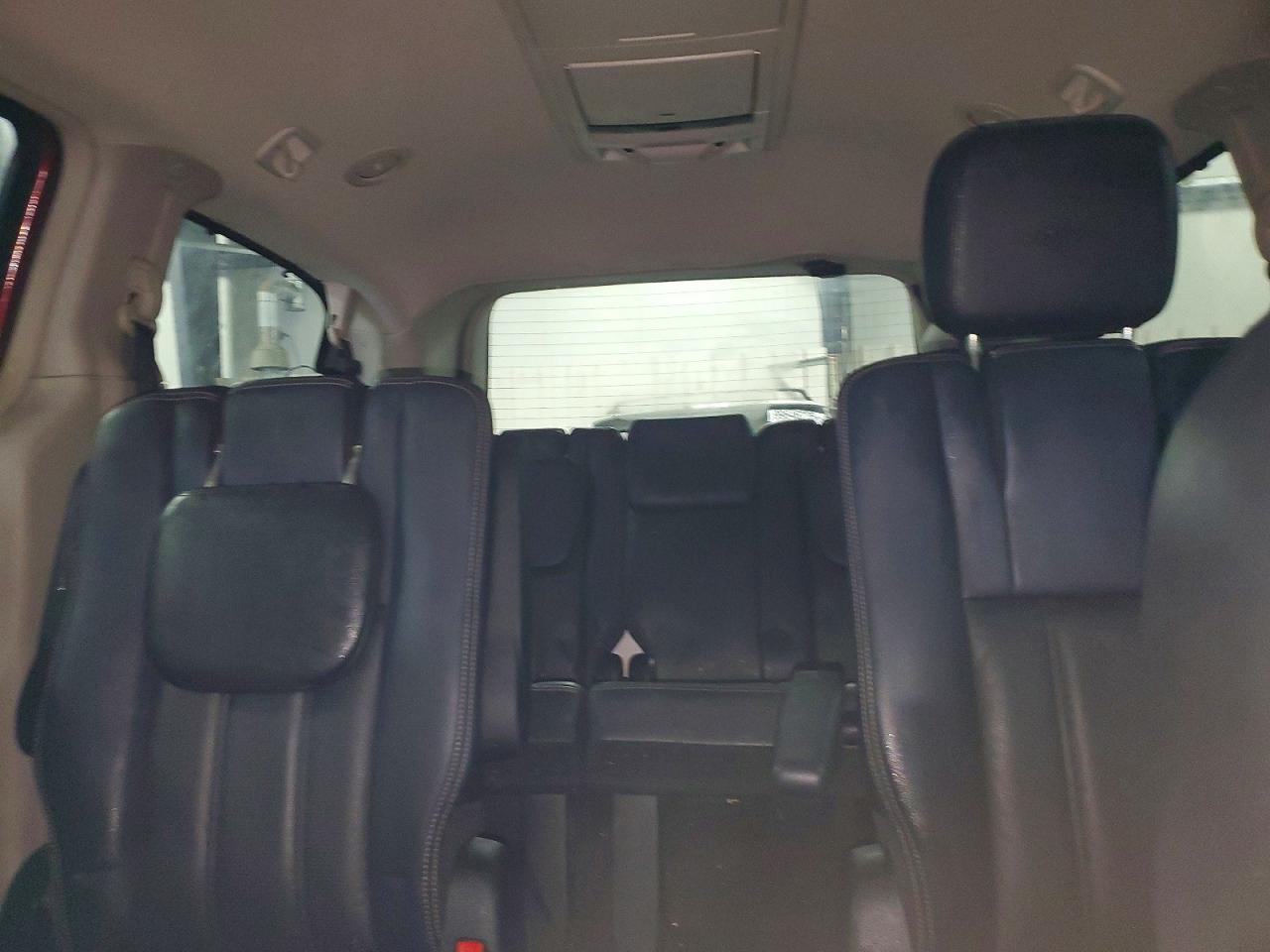 2011 CHRYSLER TOWN & COUNTRY TOURING L photo 10