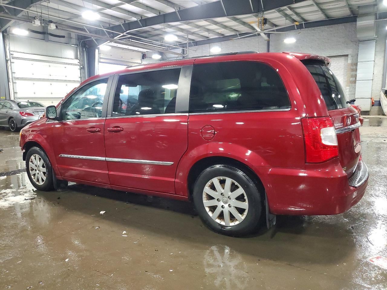 2011 CHRYSLER TOWN & COUNTRY TOURING L photo 2