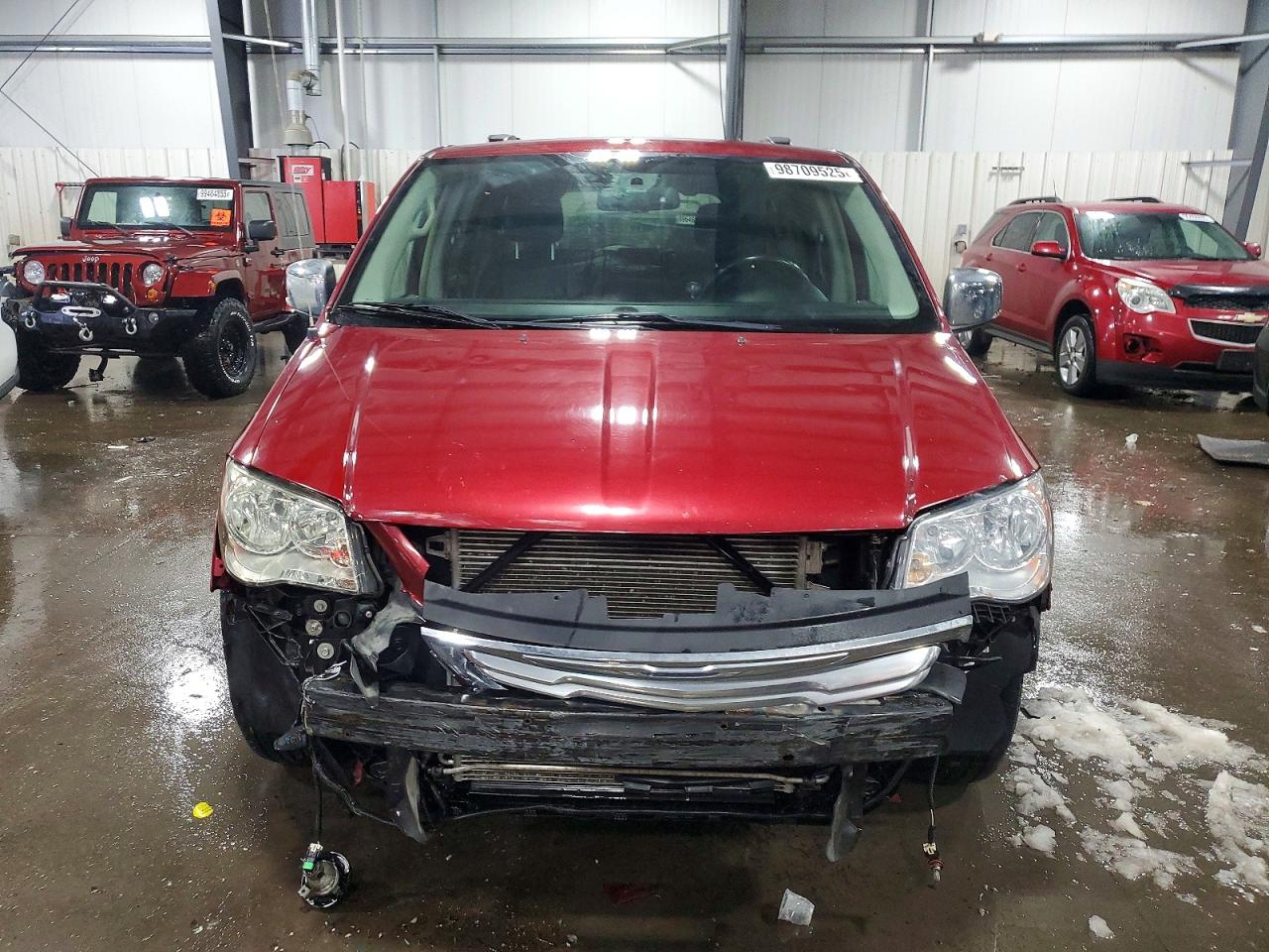 2011 CHRYSLER TOWN & COUNTRY TOURING L photo 5