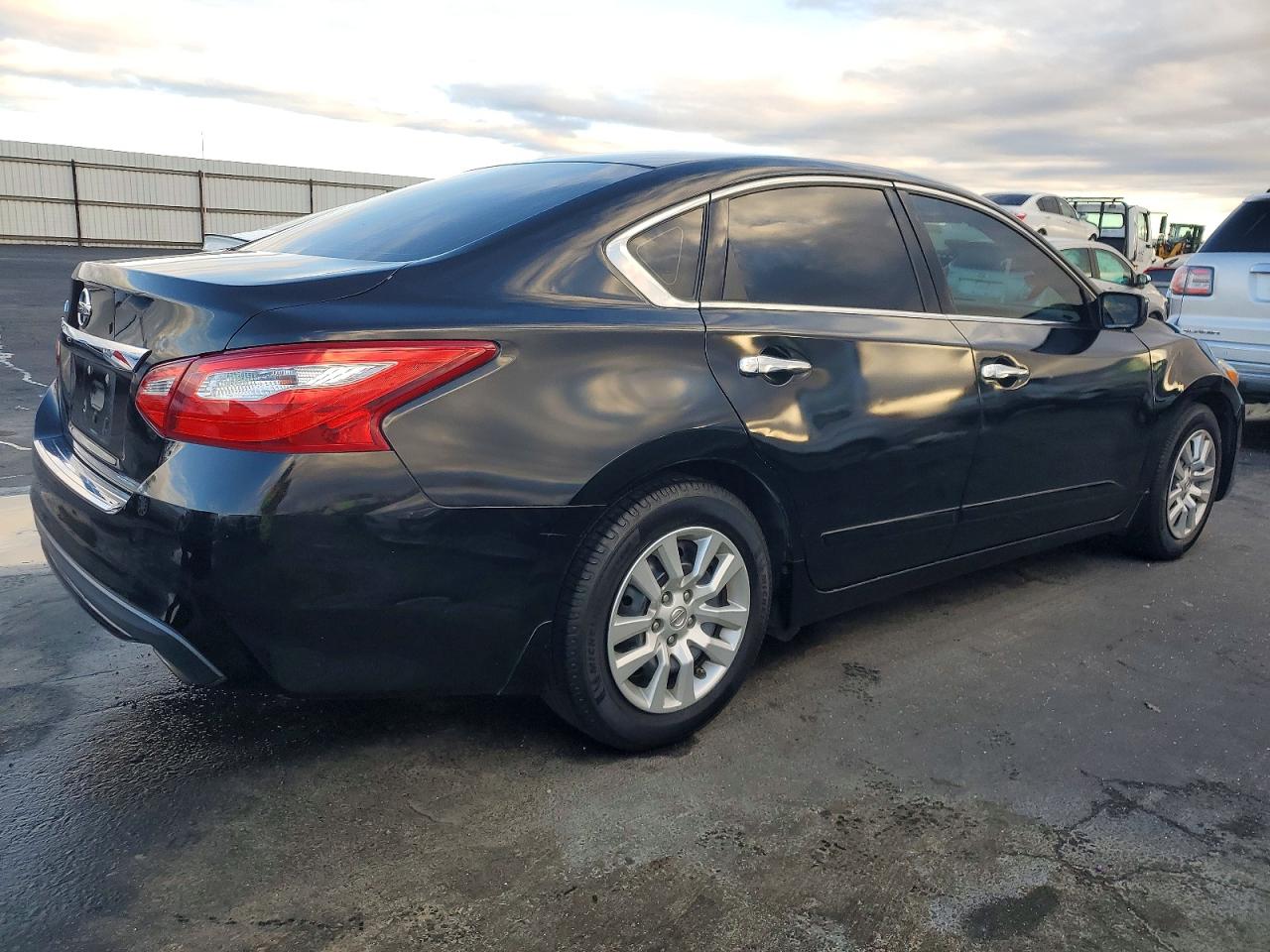 2017 NISSAN ALTIMA photo 3