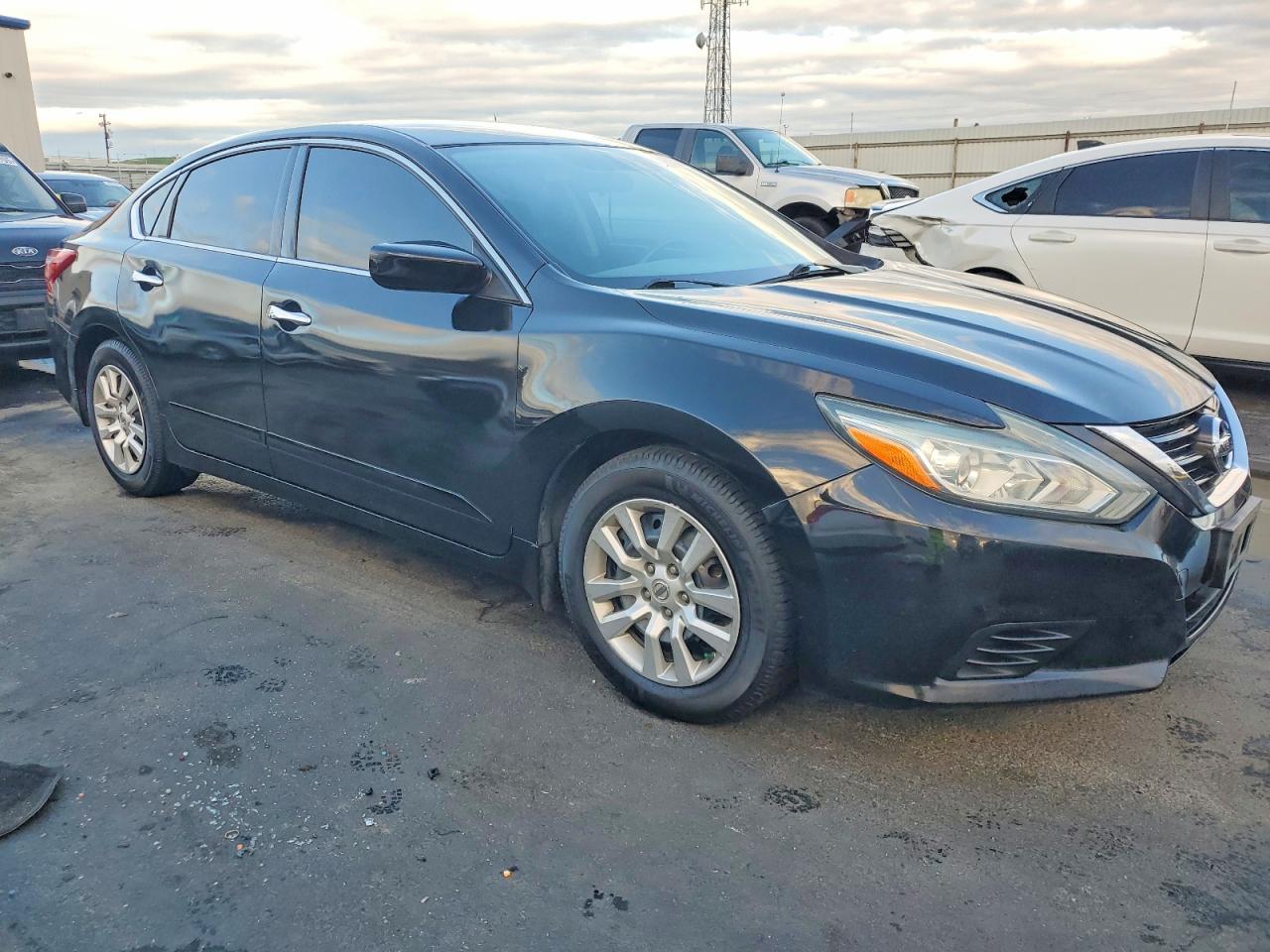 2017 NISSAN ALTIMA photo 4