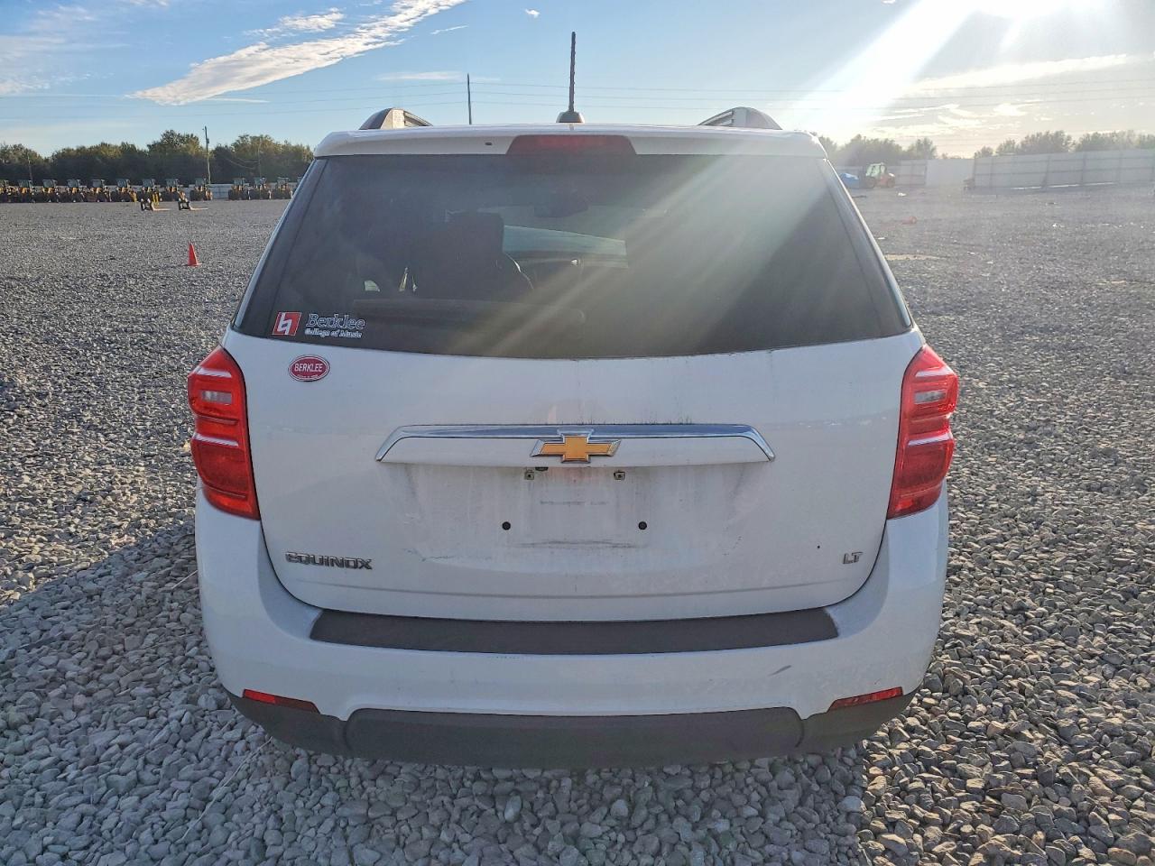 2017 CHEVROLET EQUINOX LT photo 6