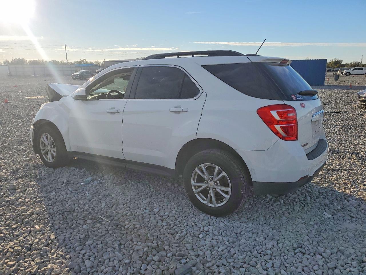 2017 CHEVROLET EQUINOX LT photo 2