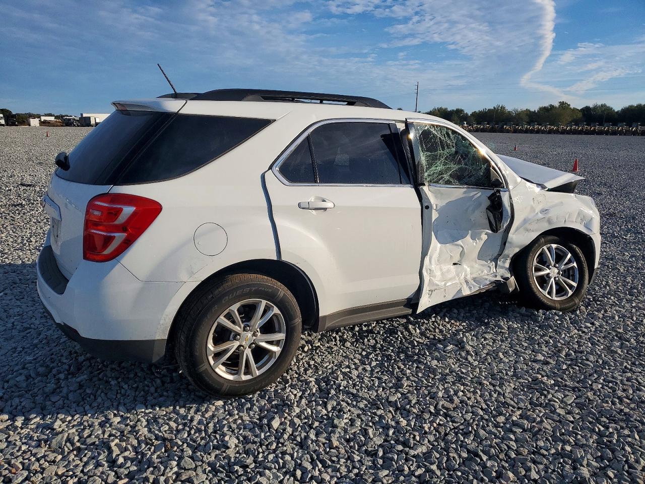 2017 CHEVROLET EQUINOX LT photo 3