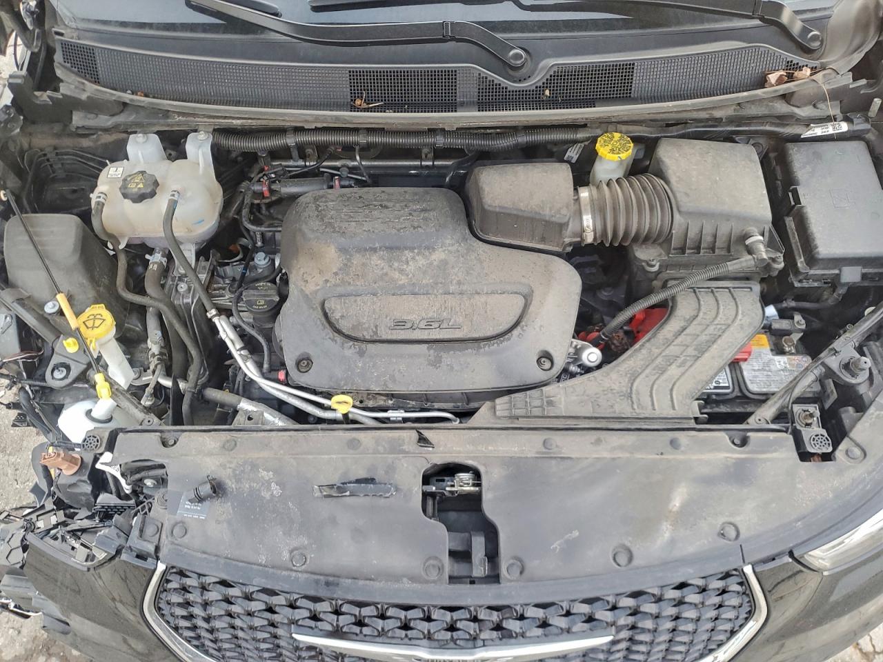 2024 CHRYSLER PACIFICA TOURING L photo 12