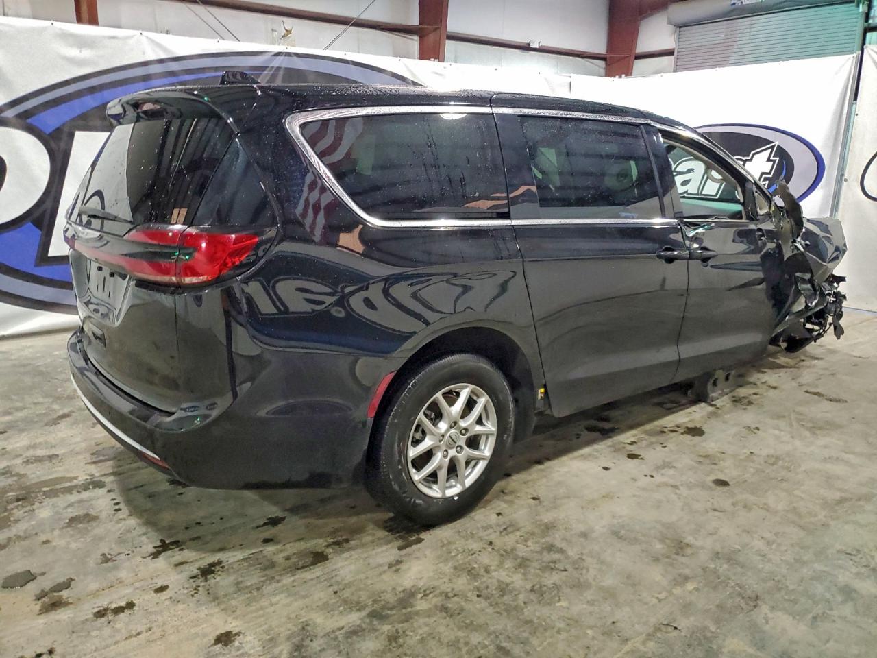 2024 CHRYSLER PACIFICA TOURING L photo 3