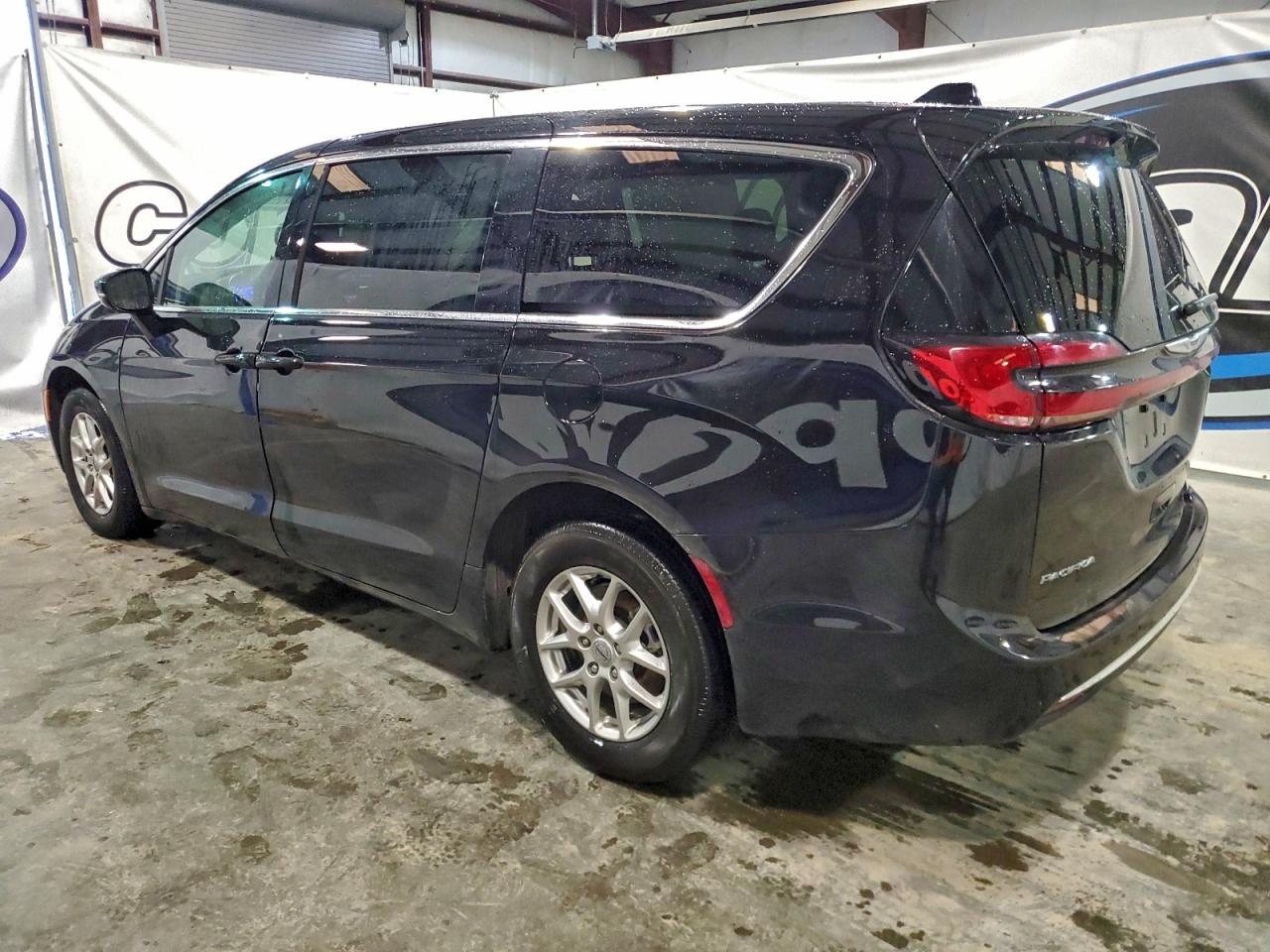 2024 CHRYSLER PACIFICA TOURING L photo 2