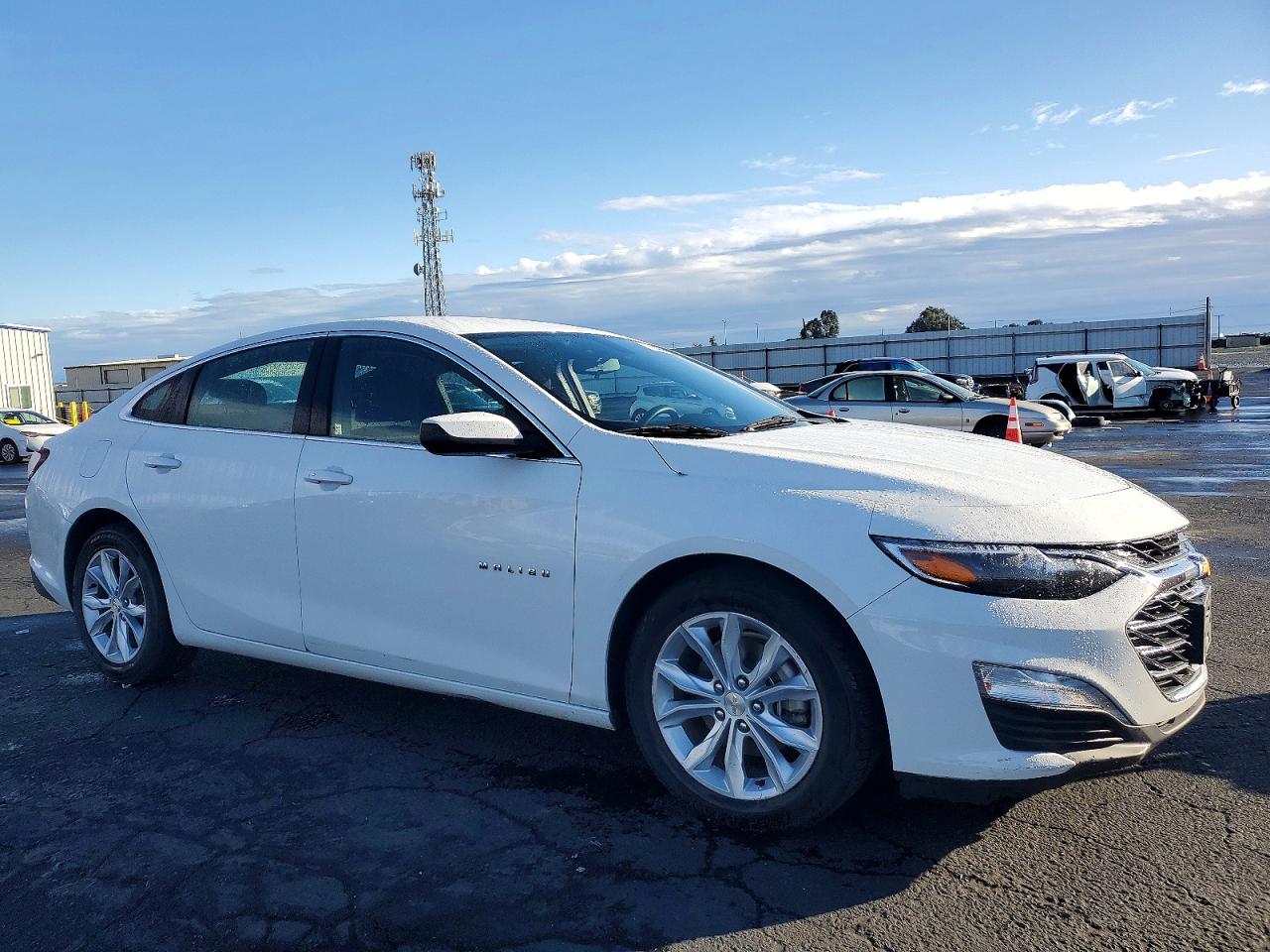 2022 CHEVROLET MALIBU LT photo 4