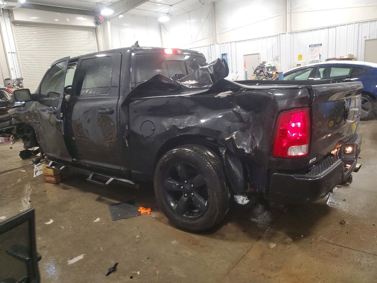 2018 RAM 1500 SLT photo 2