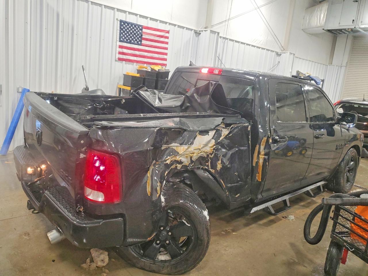 2018 RAM 1500 SLT photo 3
