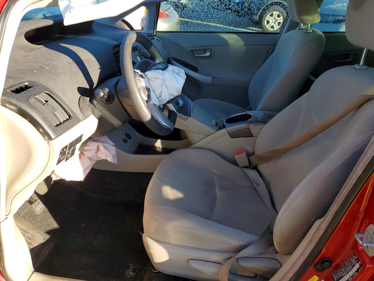 2015 TOYOTA PRIUS photo 7