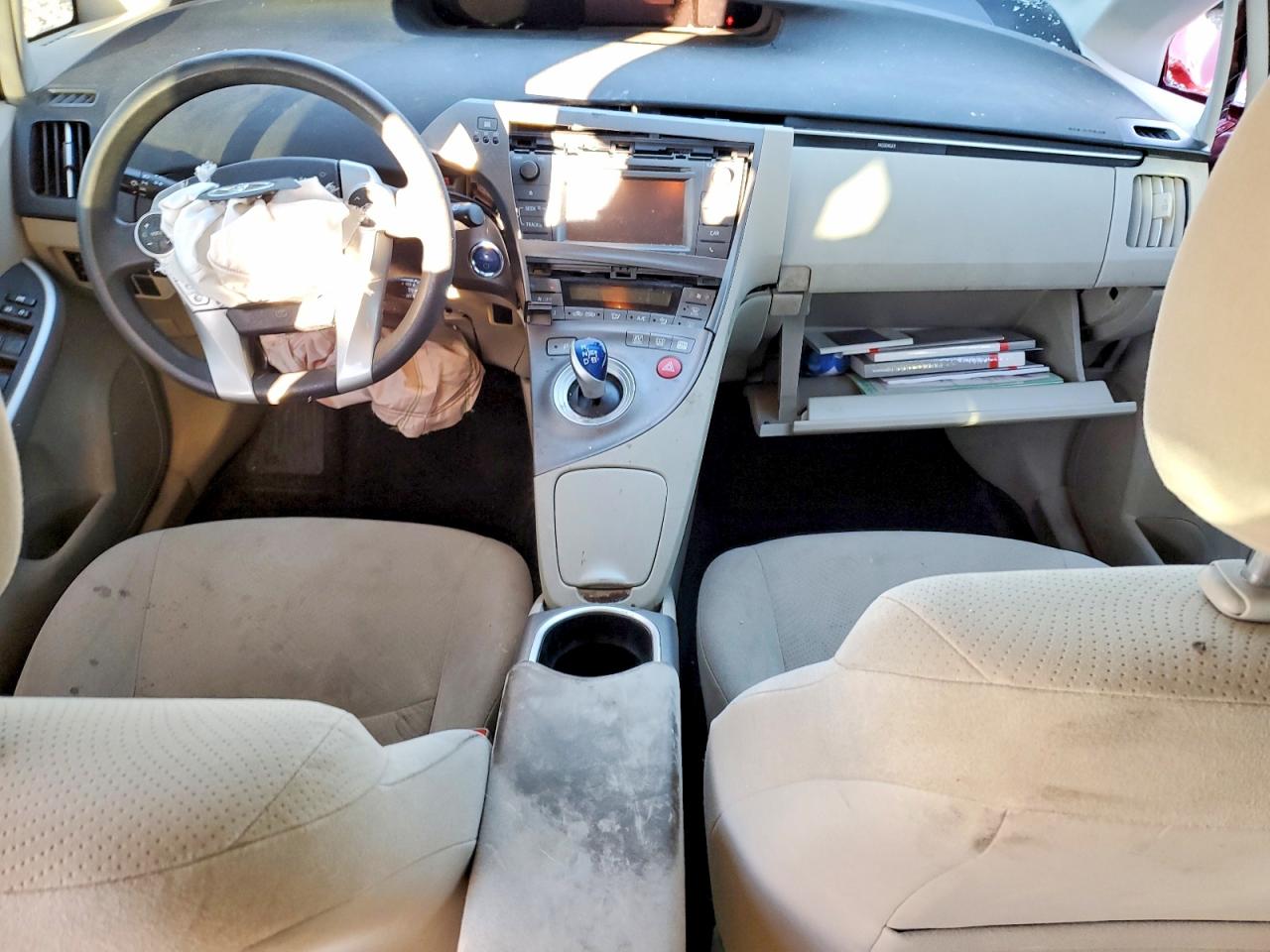 2015 TOYOTA PRIUS photo 8