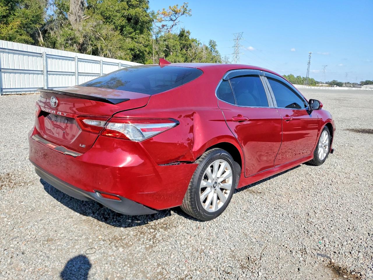 2020 TOYOTA CAMRY LE photo 3
