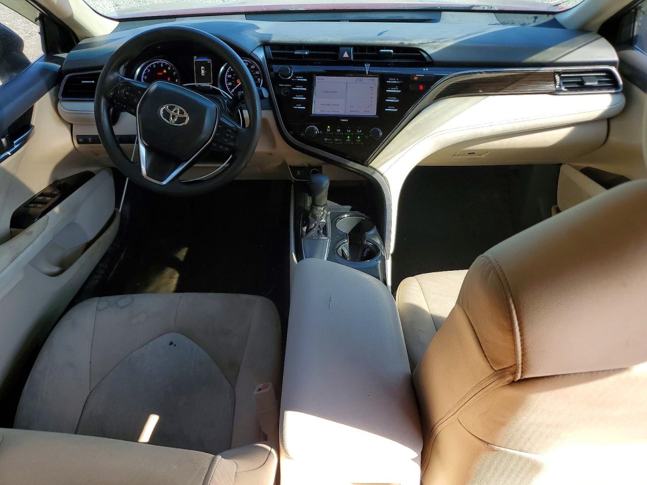 2020 TOYOTA CAMRY LE photo 8
