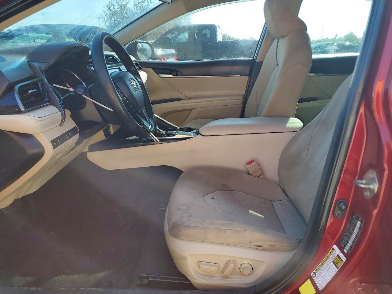 2020 TOYOTA CAMRY LE photo 7
