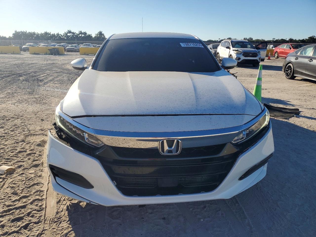 2018 HONDA ACCORD LX photo 9