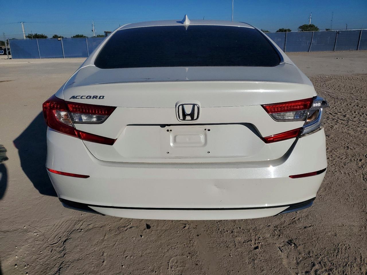2018 HONDA ACCORD LX photo 11