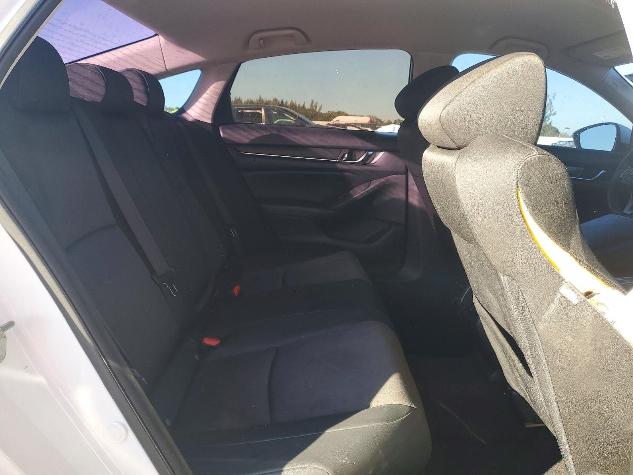 2018 HONDA ACCORD LX photo 19
