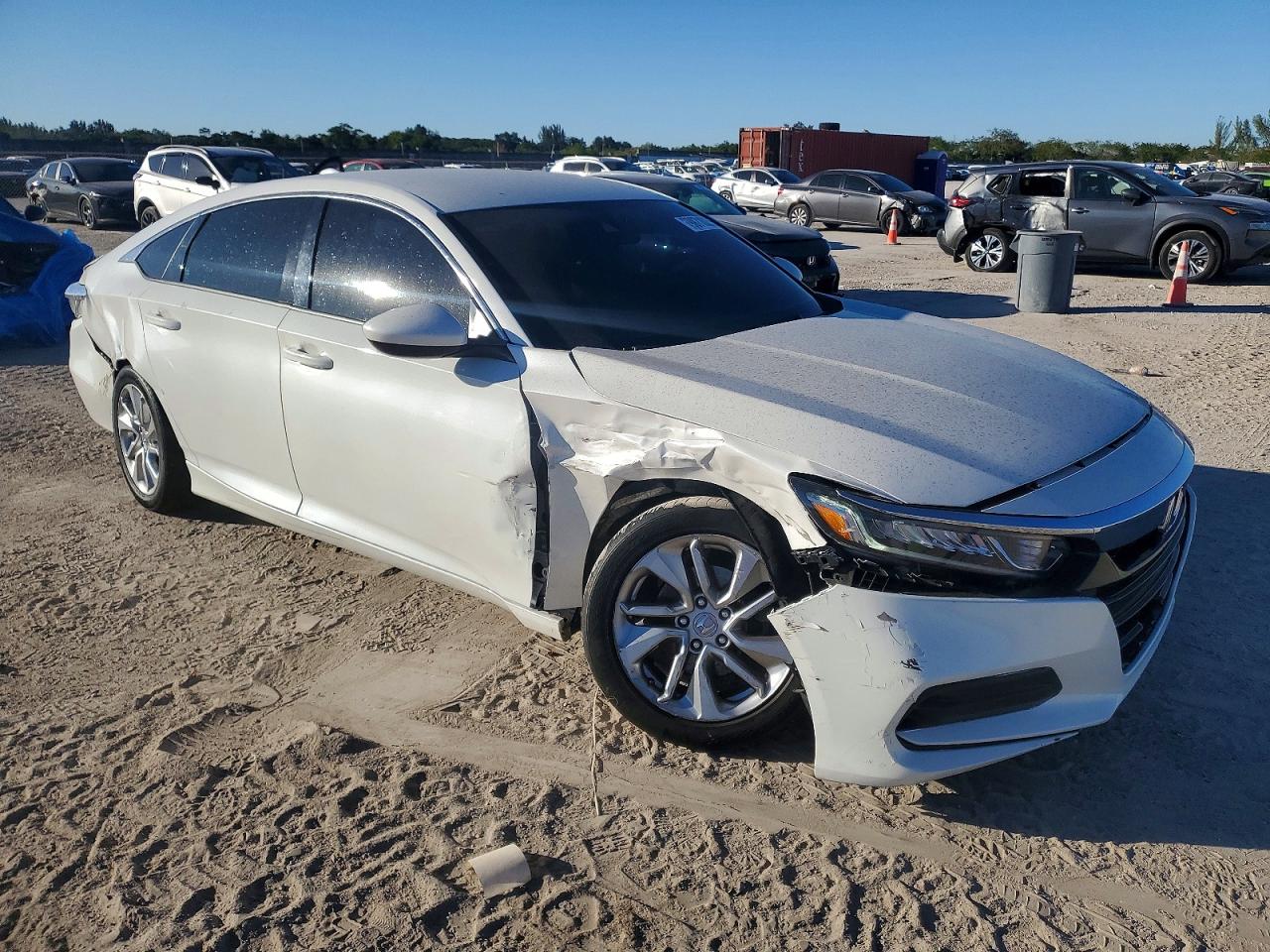 2018 HONDA ACCORD LX photo 7