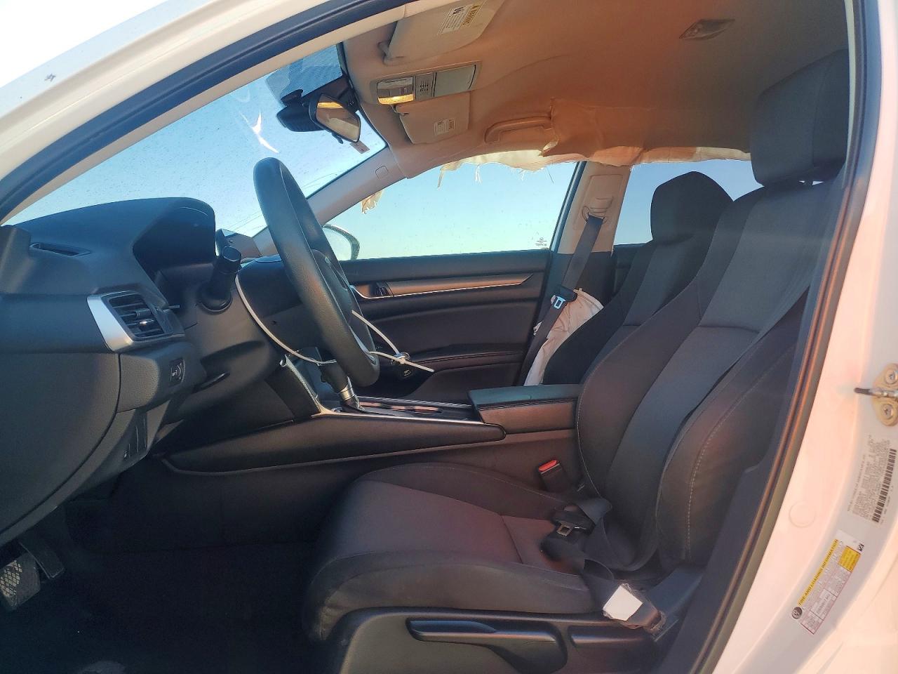 2018 HONDA ACCORD LX photo 13