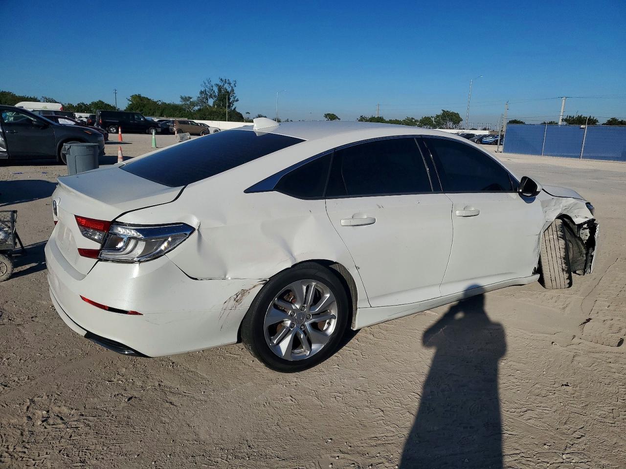 2018 HONDA ACCORD LX photo 5