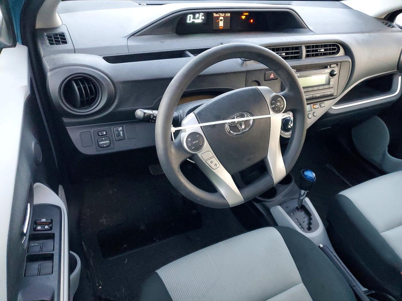 2014 TOYOTA PRIUS C photo 8