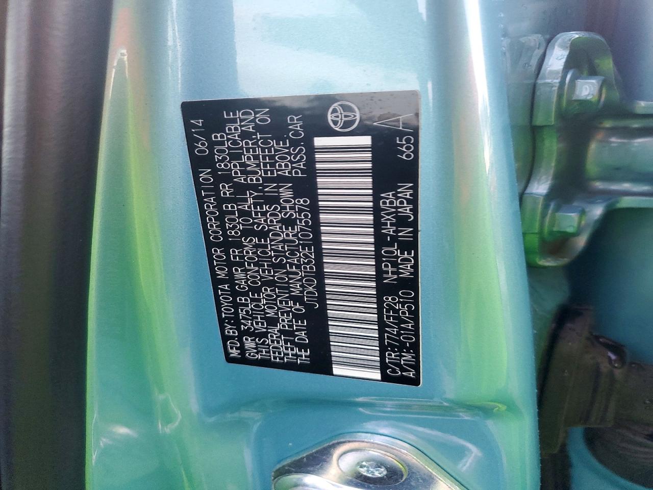 2014 TOYOTA PRIUS C photo 12